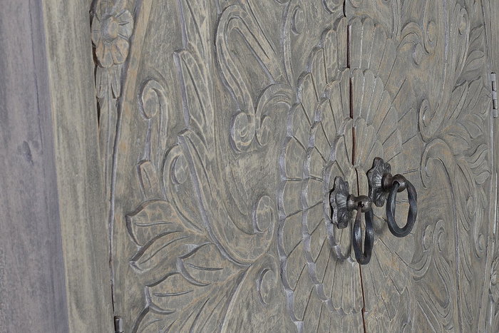 GINER Y COLOMER Armoire en bois de manguier et pieds en métal gris vieilli
